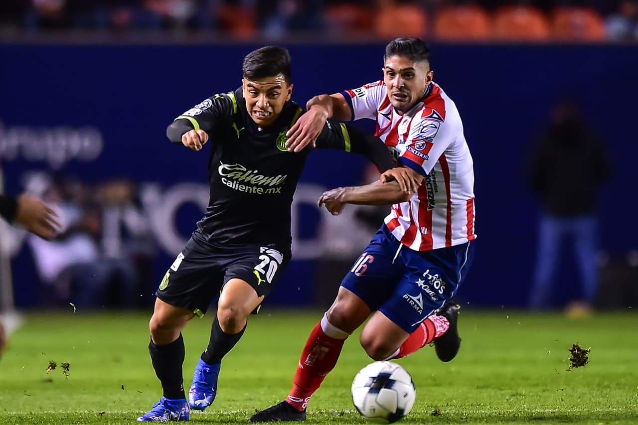 Leaño respira… Chivas tuvo una bravía reacción en el segundo tiempo y rescató el empate tras un inicio desastroso que Atlético de San Luis no supo sostener.