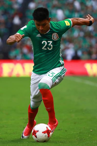 Jesús Gallardo pudo haber sacado un 8 al entrar para llegar a línea de fondo y levantar servicios al área, pero esos servicios fueron pobres y por eso tiene 7.