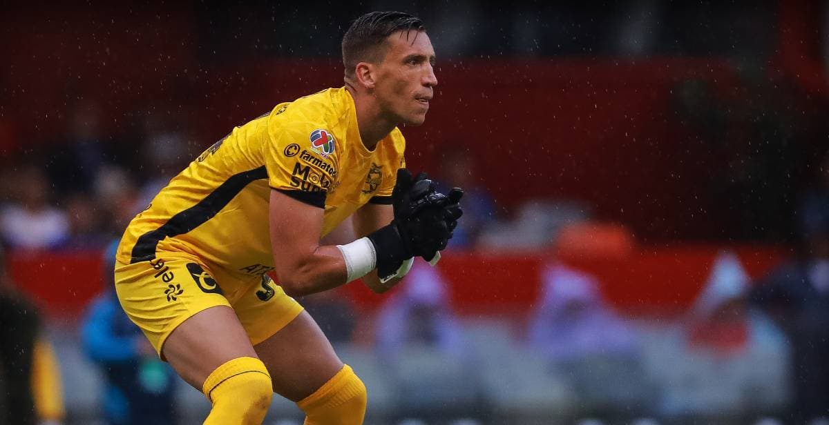 Nicolas Vikonis espera a Pumas diferente sin Carlos González