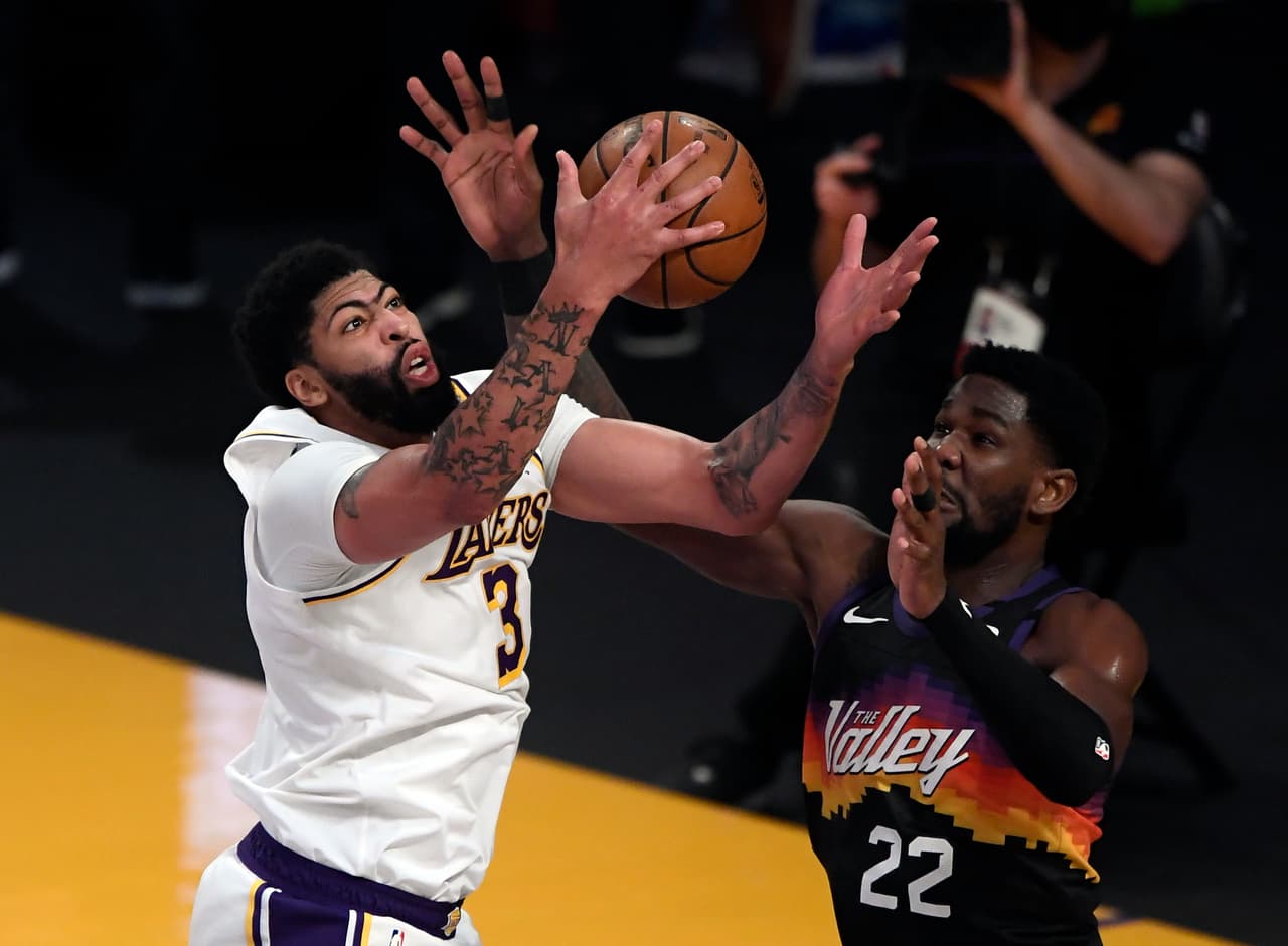 Anthony Davis guía la victoria de los Lakers con un doble-doble