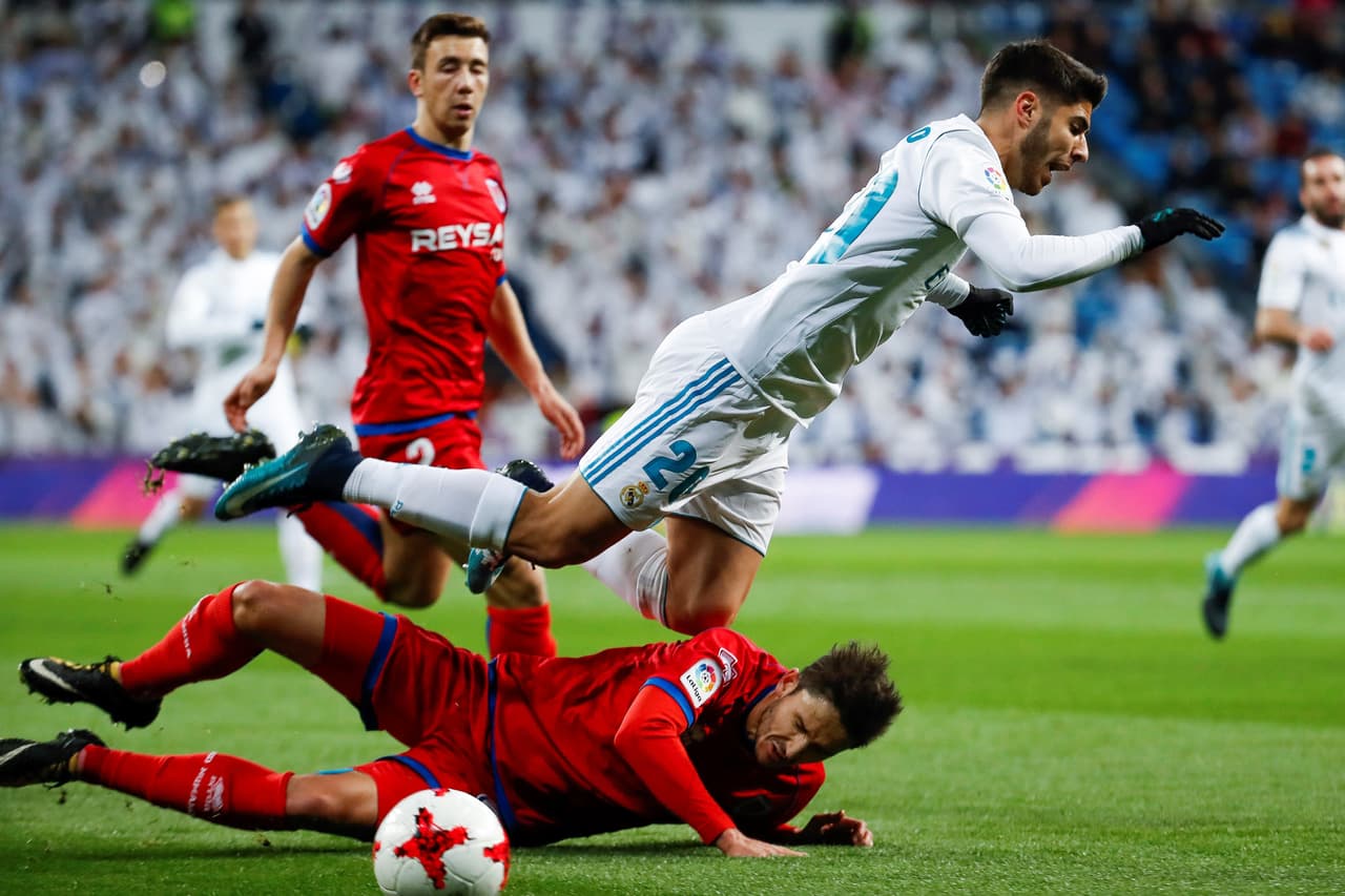 Real Madrid no pudo vencer al Numancia de local y empató 2-2 en el estadio Santiago Bernabéu, pero clasificó gracias al triunfo en la ida 0-3 en la Copa del Rey.