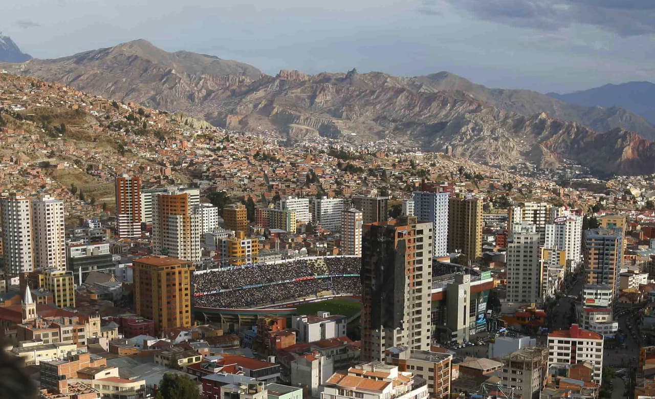 3. Hernando Siles (Club Bolívar y The Strongest / Bolivia)