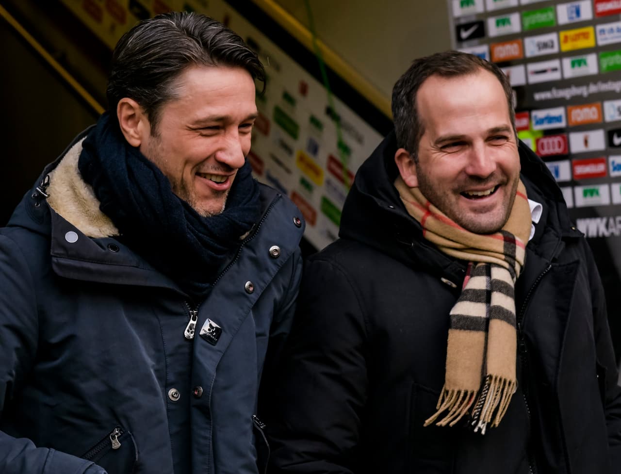 Nico Kovac y Manuel Baum, entrenadores de este compromiso, se saludaban cordialmente antes del pitazo inicial.