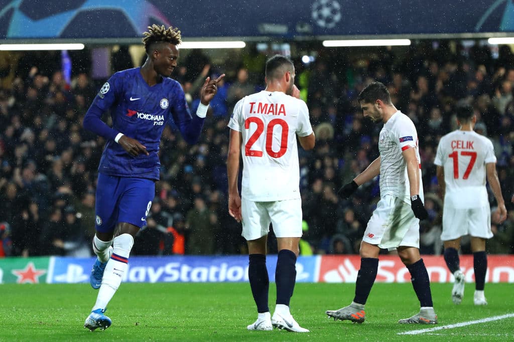 Tammy Abraham del Chelsea celebra después de anotar.