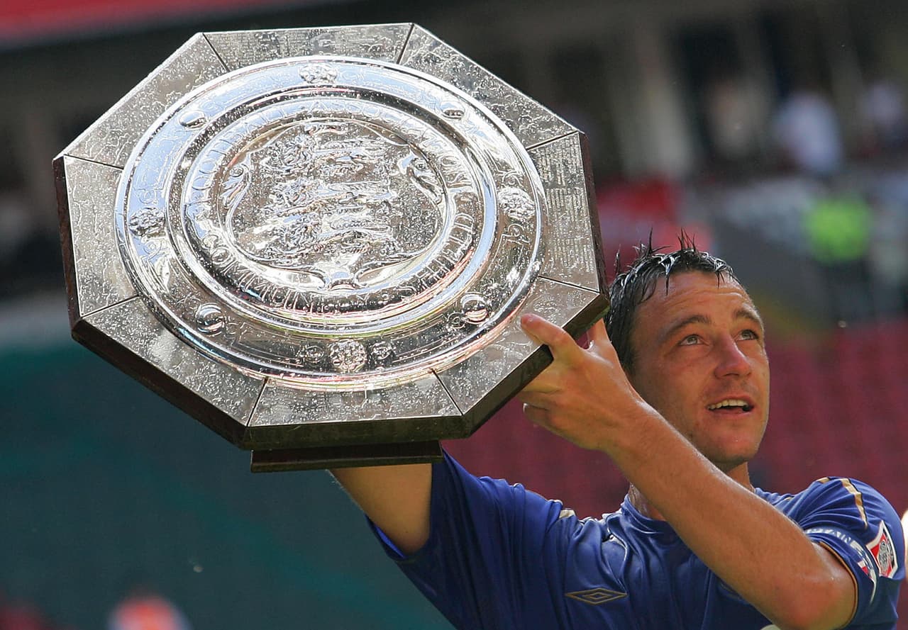 Chelsea celebró su centenario en 2005 de forma gloriosa, coronándose en la Premier League tras 50 años de sequía, además de obtener el título en la League Cup y la Community Shield.