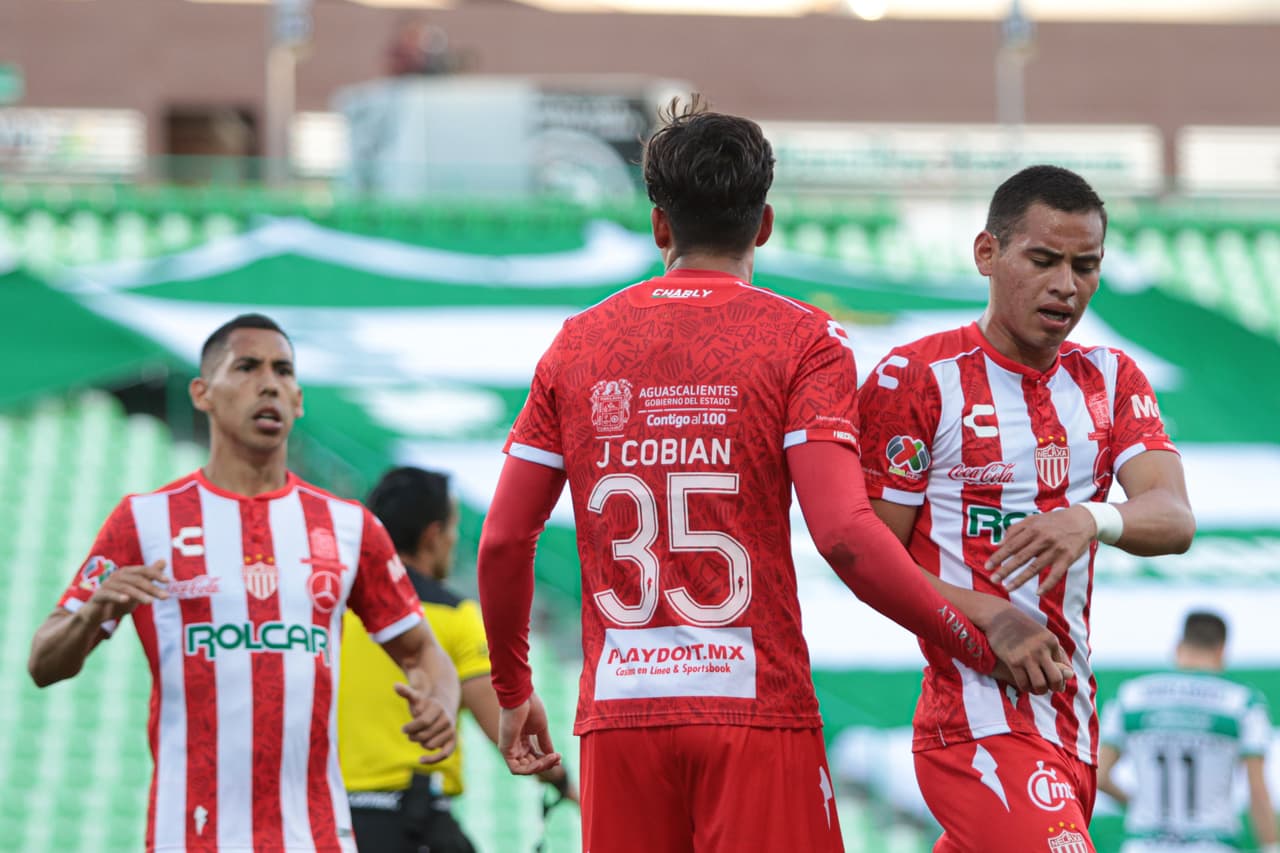 Instantes más tarde empató la visita luego de un autogol de Félix Torres al 17’.