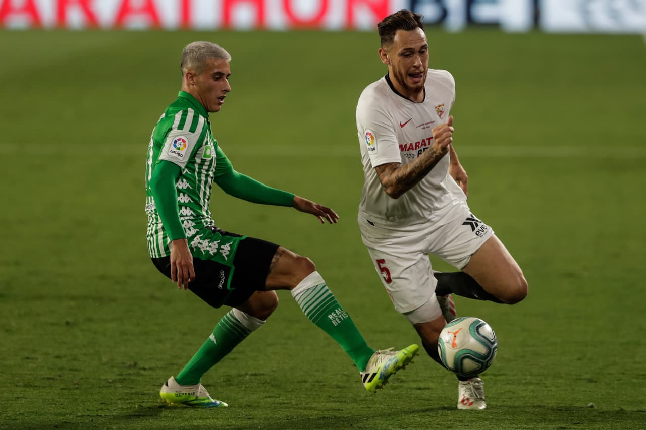 Con goles de Lucas Ocampo y Fernando, el Sevilla tiene el regrso soñado al derrotar 2-0 al Real Betis en el Derbi de Sevilla.