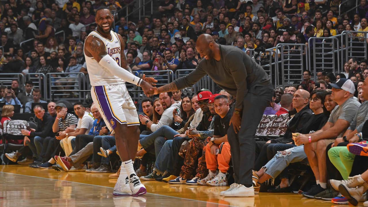 LeBron rindió homenaje a Kobe el sábado antes de romper su marca