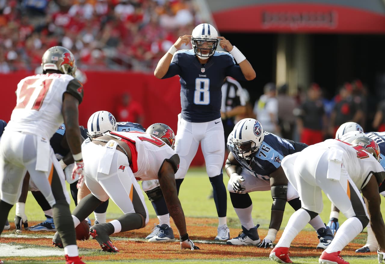 2.- MARCUS MARIOTA de Tennessee completó 13 de 16 pases (81.3%) para 209 yardas con cuatro touchdowns y sin intercepciones para un rating de pasador de 158.3 puntos en la victoria de los Titans. (Foto: AP-NFL).