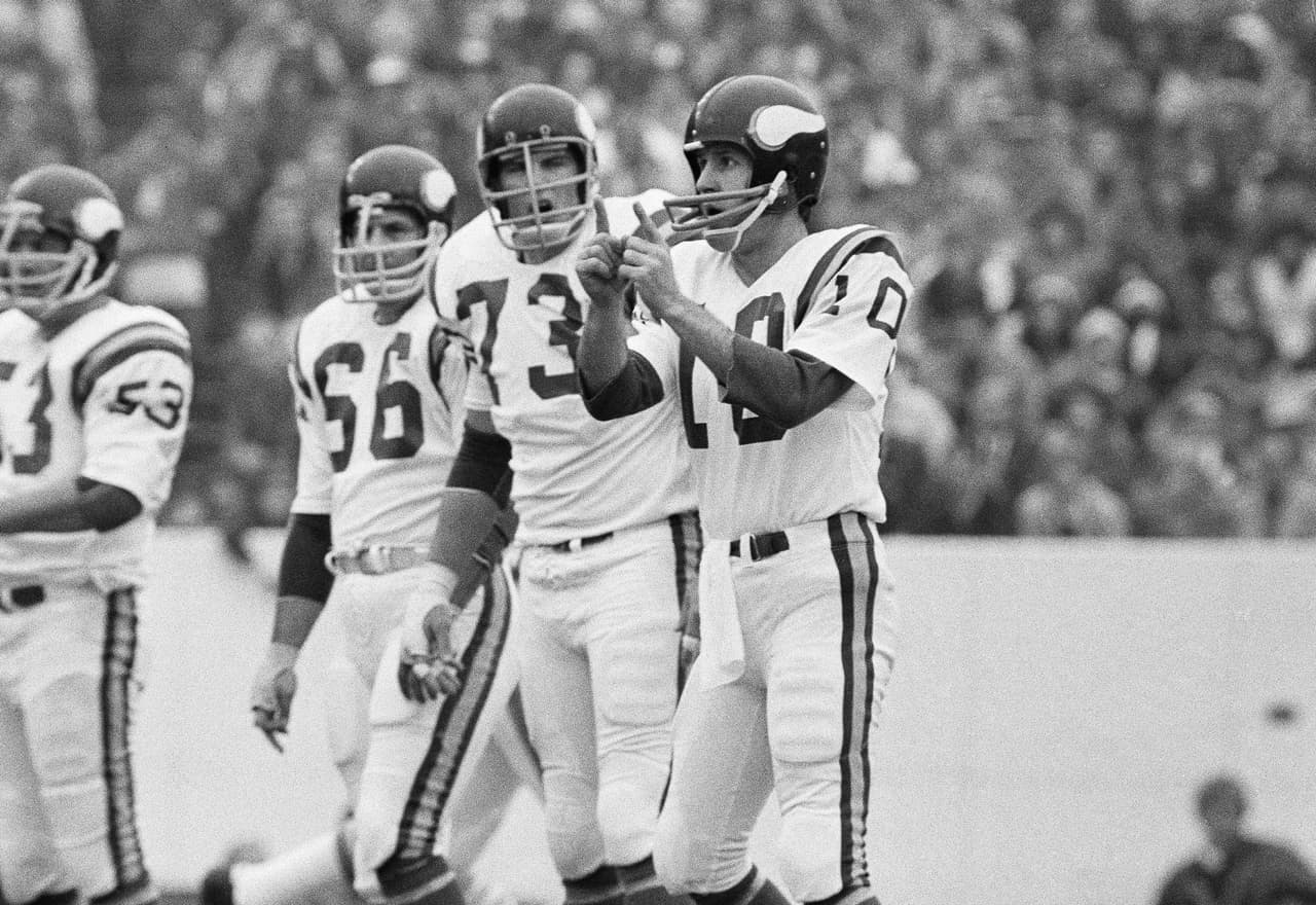 Mariota se unió al miembro del Salón de la Fama FRAN TARKENTON (1961) como los únicos novatos en la historia de la NFL en lanzar cuatros pases de touchdown en la semana del Kickoff. (Foto: AP-NFL).