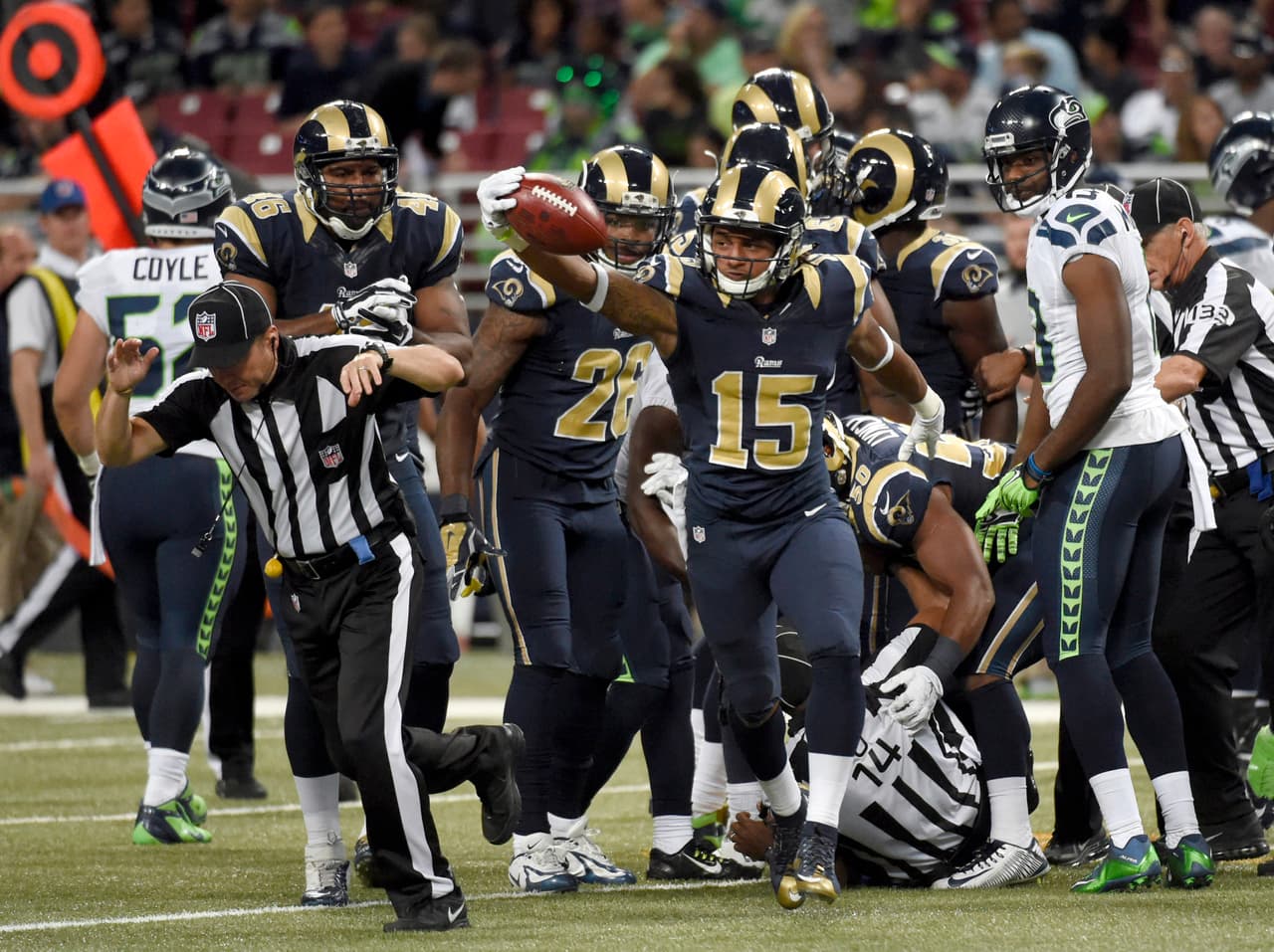 3.- Los St. Louis Rams vencieron a los Seattle Seahawks 34-31 en tiempo extra. El juego fue el primero de la semana 1 en la historia de la NFL en el que ambos equipos anotaron en un regreso de patada de despeje. (Foto: AP-NFL).
