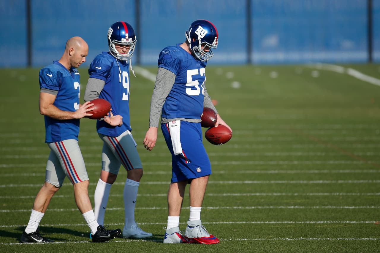 New York Giants long snapper Danny Aiken, right, works out with kicker Josh Brown (3) and punter Brad Wing (9) during NFL football practice, Thursday, Dec. 10, 2015, in East Rutherford, N.J. (AP Photo/Julio Cortez)