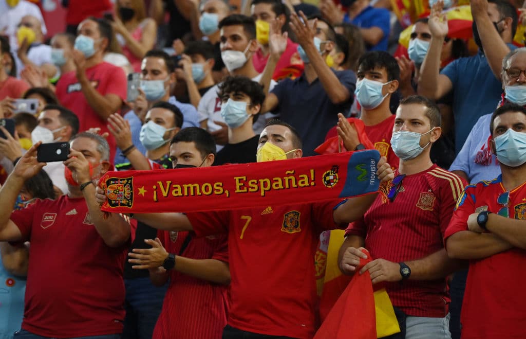 España golea a Georgia 4-0 durante el partido de eliminatoria de la UEFA rumbo al Mundial de Catar 2022. José Luis Gayá (14'), Carlos Soler (25'), Ferrán Torres (41') y Pablo Sarabia (63') lograron darle la victoria al conjunto español, colocándolo en primer lugar del Grupo B.