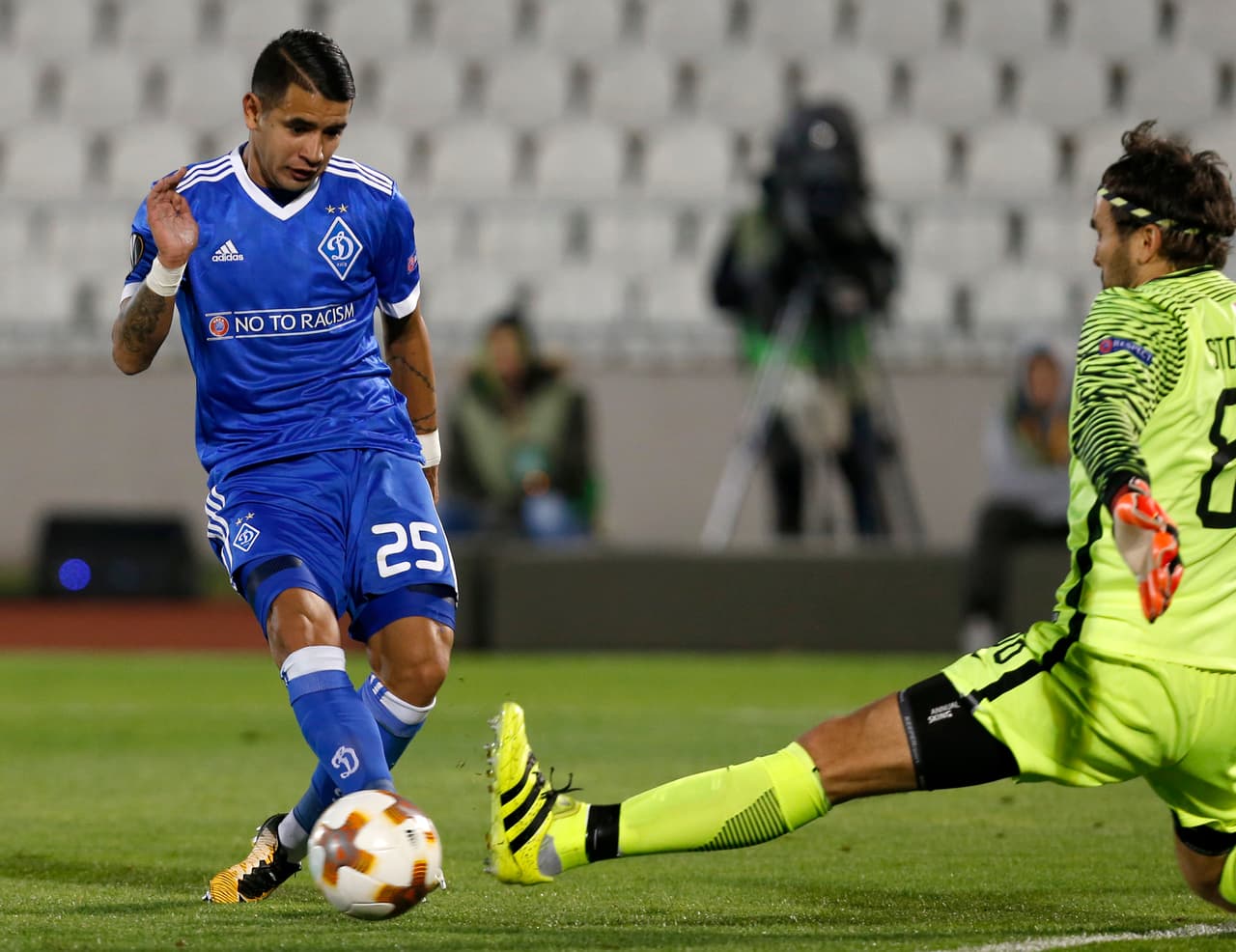 Derlis pertenece al Dinamo Kiev y está prestado en Santos de Brasil, donde es suplente de Yeferson Soteldo. Tiene interés en salir con un mayor sueldo.
