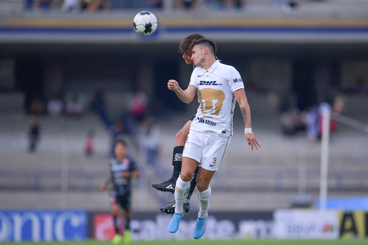 Los auriazules amenazaron en varias ocasiones con anotar el primer gol, pero la figura de Luis Malagón impidió hasta en tres ocasiones que lo lograran.