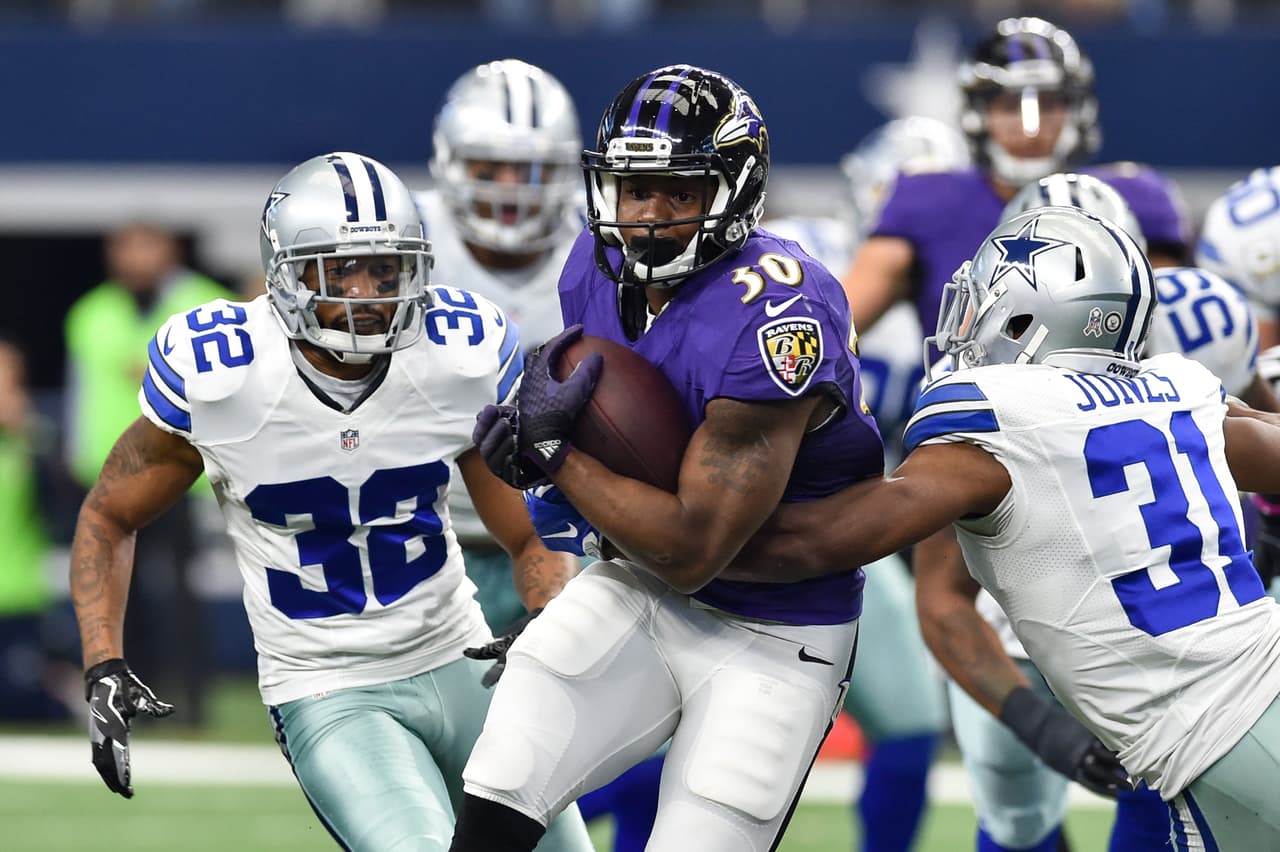 November 20, 2016: Baltimore Ravens running back Kenneth Dixon (30) in action during an NFL football game between the Baltimore Ravens and the Dallas Cowboys at AT&T Stadium in Arlington, Texas. Shane Roper/CSM (Cal Sport Media via AP Images)