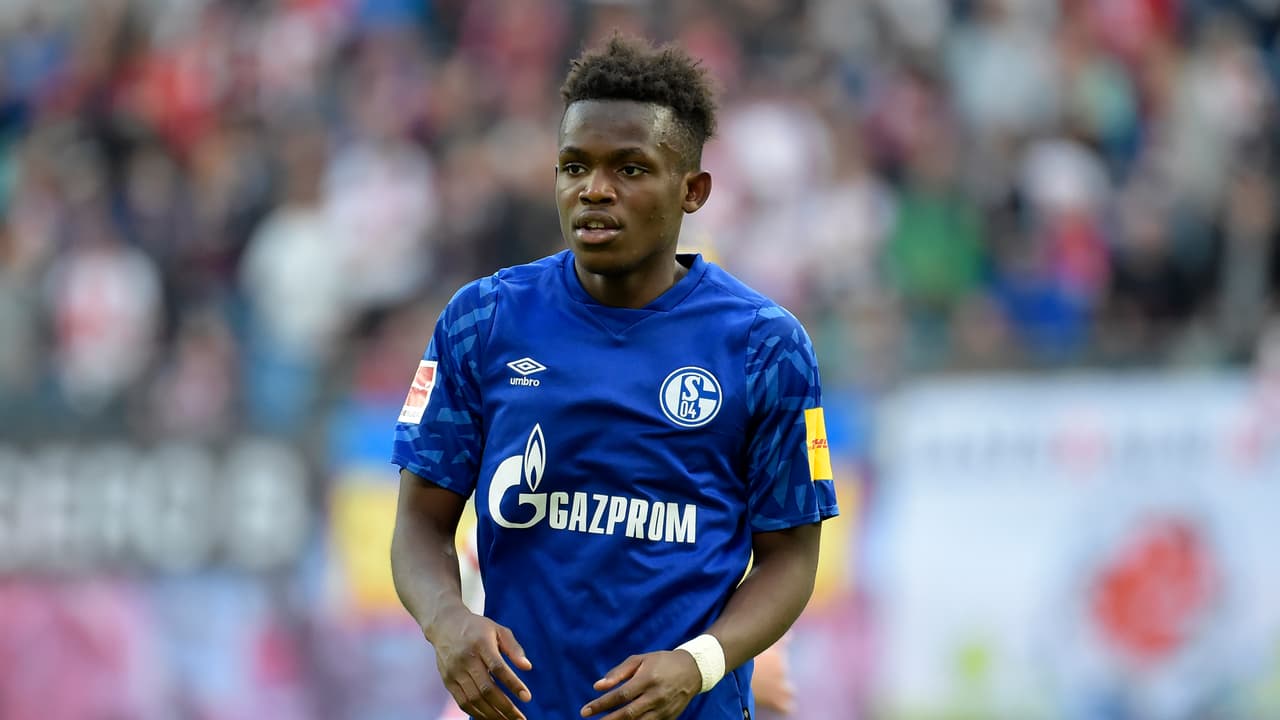 ¿Traición? Rabbi Matondo viste camiseta del Dortmund