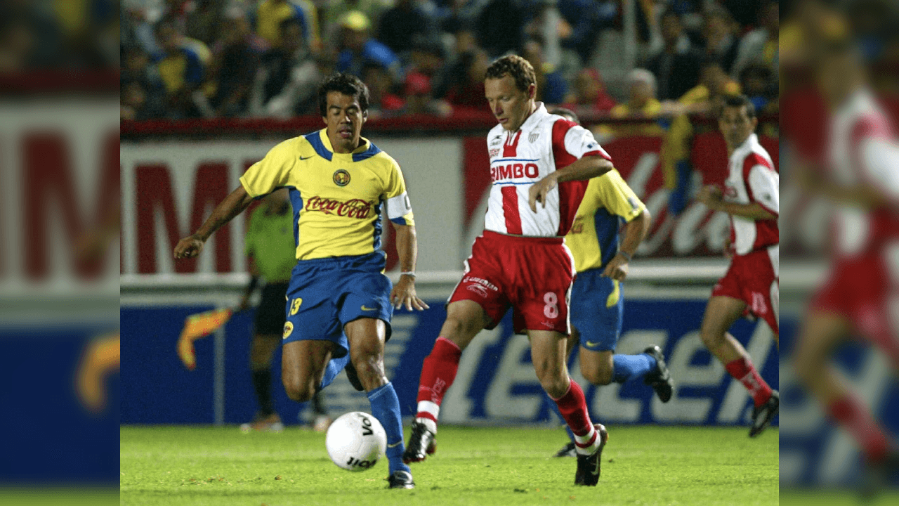 <b>Fabián Peña </b>
<br>- Nacido en México.
<br>- Sus rasgos físicos no eran característicos de una persona tamaulipeca.
<br>- Un trotamundos. Jugó para Tigres, Necaxa (2 etapas), Monterrey, América y Puebla.