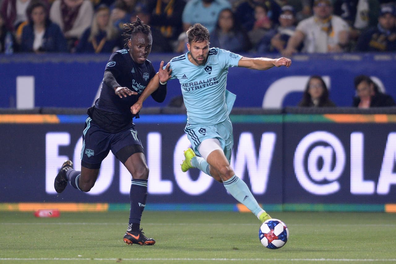 Los Angeles Galaxy venció 2-1 al Houston Dynamo en el arranque de la semana 8 de la MLS en condición de local.