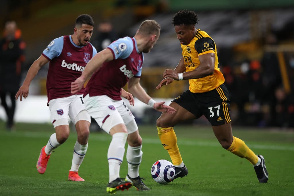 West Ham se impone al Wolverhampton 3-2 cerrando así la fecha 30 de la Premier League. Los Wolves estuvieron cerca de igualar el marcador, pero los goles de Leander Dendonker y Fabio Silva no fueron suficientes ante las anotaciones de Jesse Lingard, Pablo Fornals y Jarrod Bowen. El mexicano Raúl Jiménez aún sigue en recuperación.