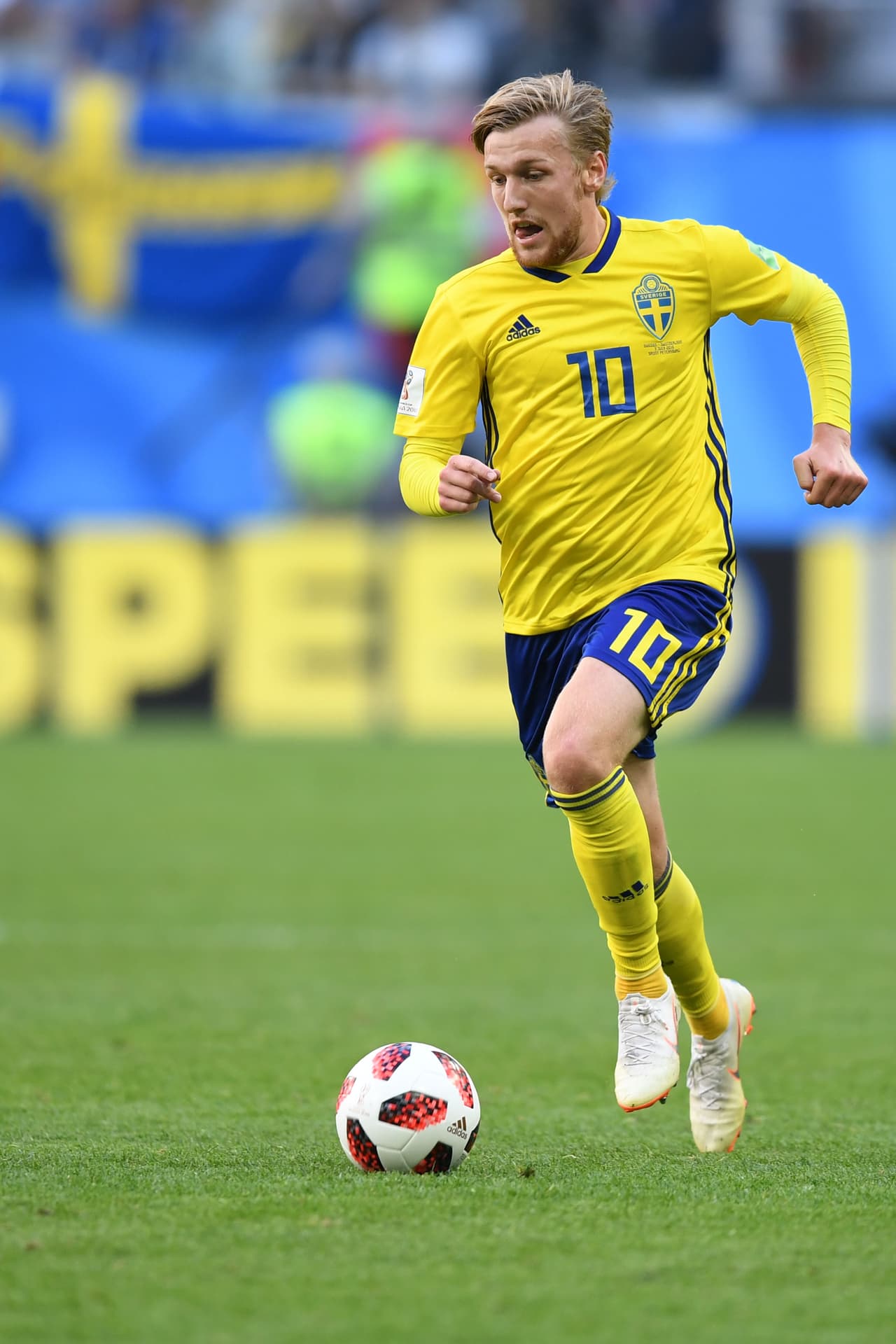 Poco a poco los vikingos se fueron acercando al arco suizo con más peligro. El del Salzburfogo lideraba los ataques.