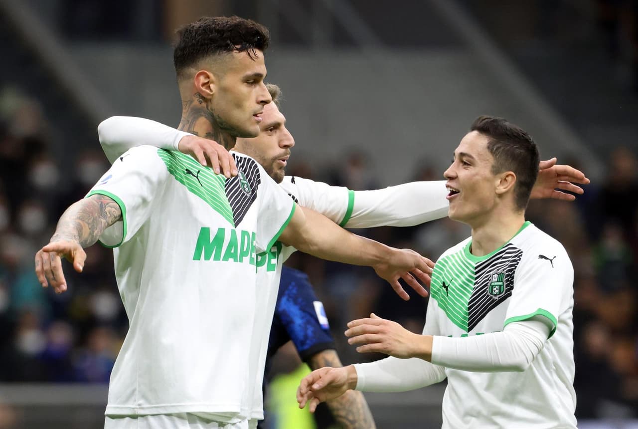 El Inter tropieza en casa 0-2 ante Sassuolo, durante la J29 en la Serie A. Fueron Giacomo Raspadori (8') y Gianluca Scamacca (26') quienes les dieron el triunfo a los neroverdi.