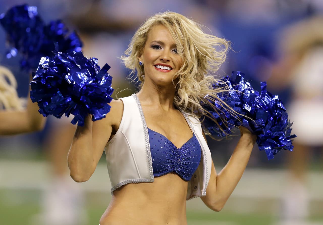 Roethlisberger terminó con 14 completos de 20 pases para 221 yardas, Brown atrapó cinco pases para 91 yardas y tres touchdowns mientras que Bell corrió 23 veces para 120 yardas y una anotación.