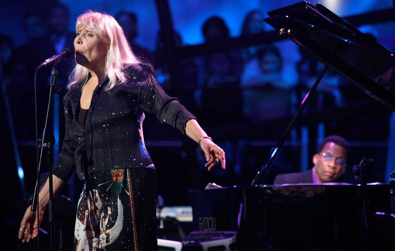 La cantante canadiense fue, de cierta forma, influencia en Mercury. "Disfruto tremendamente de su música y estoy constantemente impresionado por su fraseo vocal, así como por las cosas increíbles que escribe.