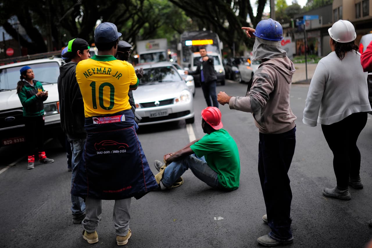 Las autoridades llegaron, detuvieron a los mexicanos y le dieron asistencia médica a los brasileños. Resultó ser que los agresores eran funcionorios del partido político mexicano, PAN.