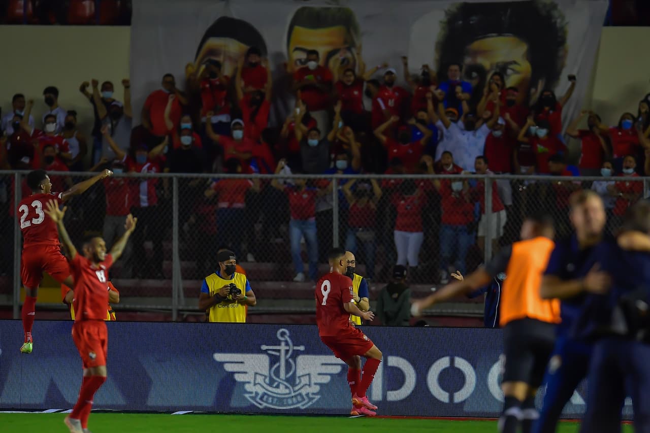 Con gol de Jesús 'Tecatito' Cornona al minuto 76, México evita la derrota y rescate un punto en el empate 1-1 frente a Panamá.