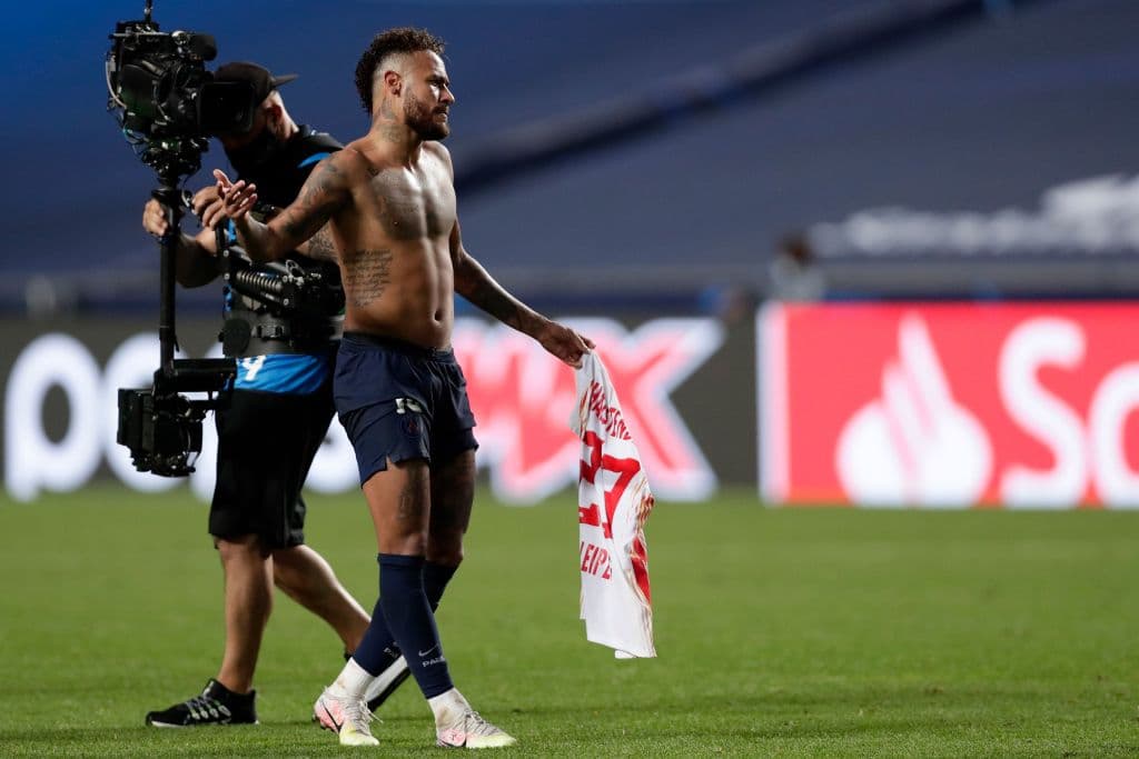 Neymar celebra y se burla del RB Leipzig