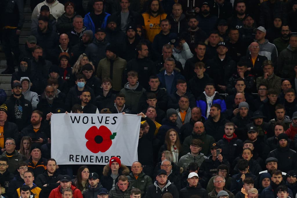 Wolverhampton se impone en el Molineaux ante Everton 2-1, durante la Jornada 10 en la Premier League. Max Kilman anotaba el primero para los locales al 28', pero Alex Iwobi emparejaba el partido a los 66 pero un golazo del mexicano Raúl Jiménez, le dio la victoria a los Wolves sobre los Toffees.