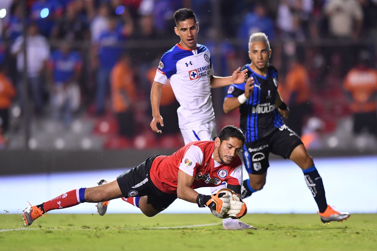 A los 57 minutos Sanvezzo dejaba ir una ocasión inmejorable para empatar el juego. Una salvada providencial de Corona impidió que el tiro del brasileño avanzara y causara estragos.