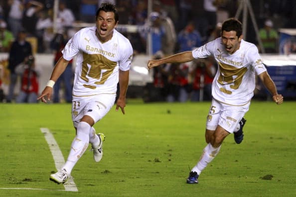 Juan Carlos Cacho: Logró su debut como profesional con los cementeros en 2001 y jugó tres años ahí. Con Pumas tuvo dos etapas (2008-2009 y 2010-2012) fue campeón con los universitarios en los torneos Clausura 2009 y 2011.