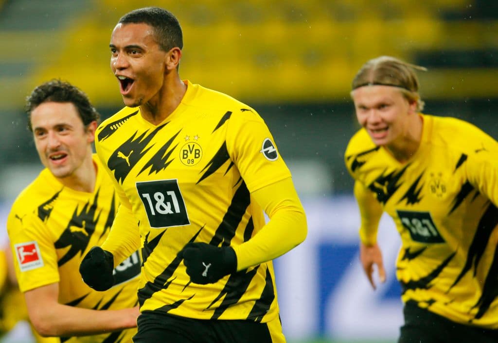 Dortmund venció 2-0 Wolfsburg en la Jornada 14 de la Bundesliga. Manuel Akanji marcó el primer tanto al minuto 66 y Jadon Sancho logró marcar el segundo casi al final del partido.