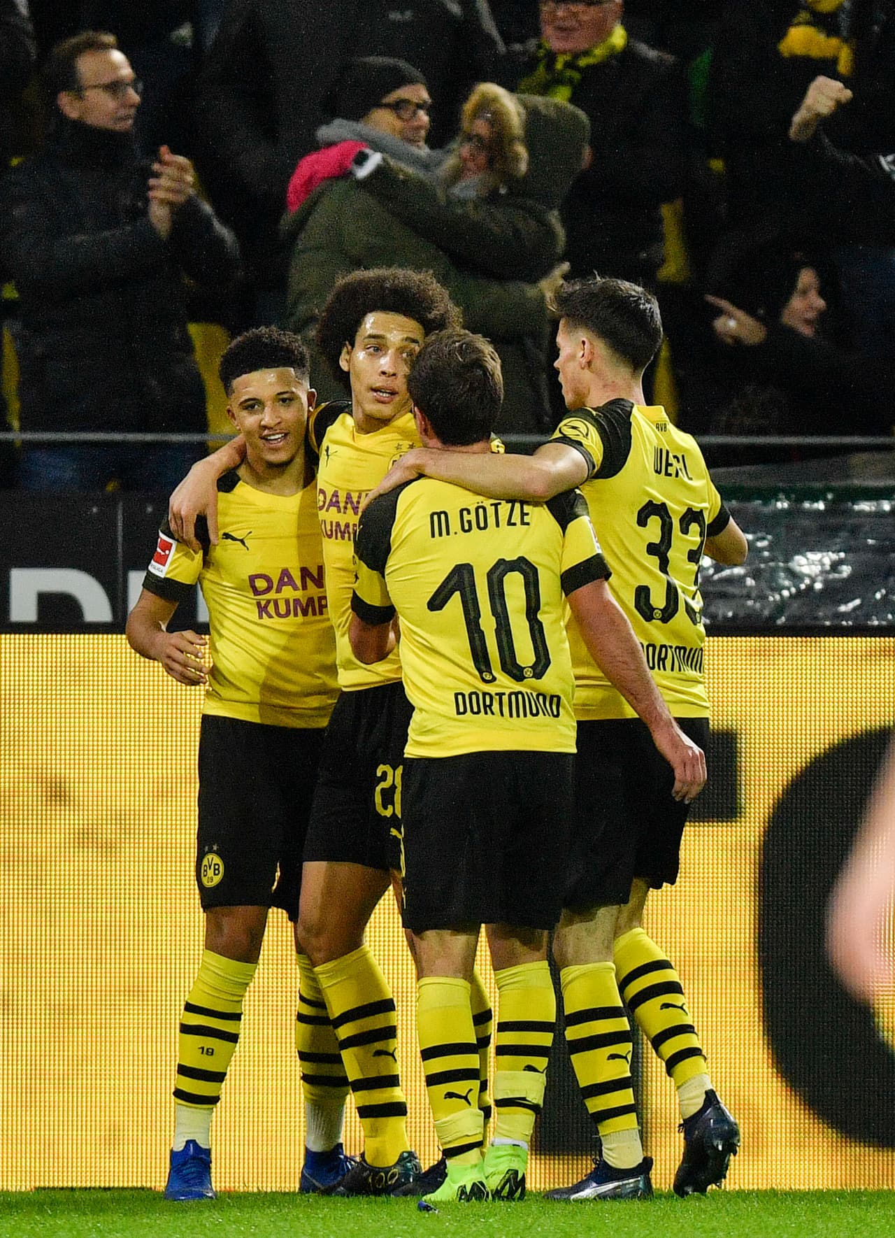 El estadio del Dortmund estallaba con esa primera anotación que hacía soñar con el triunfo y con seguir afianzados como los punteros, en ruta al campeonato.