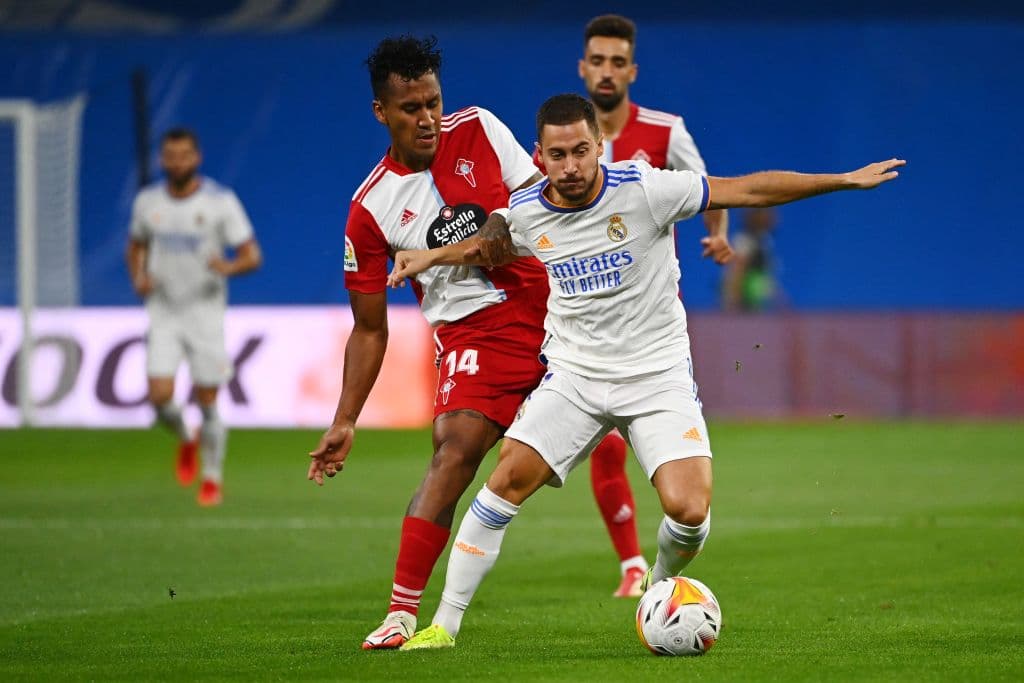 Real Madrid supera por mucho al Celta de Vigo tras goleada de 5-2, durante la cuarta fecha de La Liga. Karim Benzema está intratable, pues hizo tres anotaciones, una de ellas fue penal, Vinicius Jr (54') y Camavinga (72') sumaron goles para la victoria merengue. Santi Mina y Franco Cervi anotaron para los visitantes.