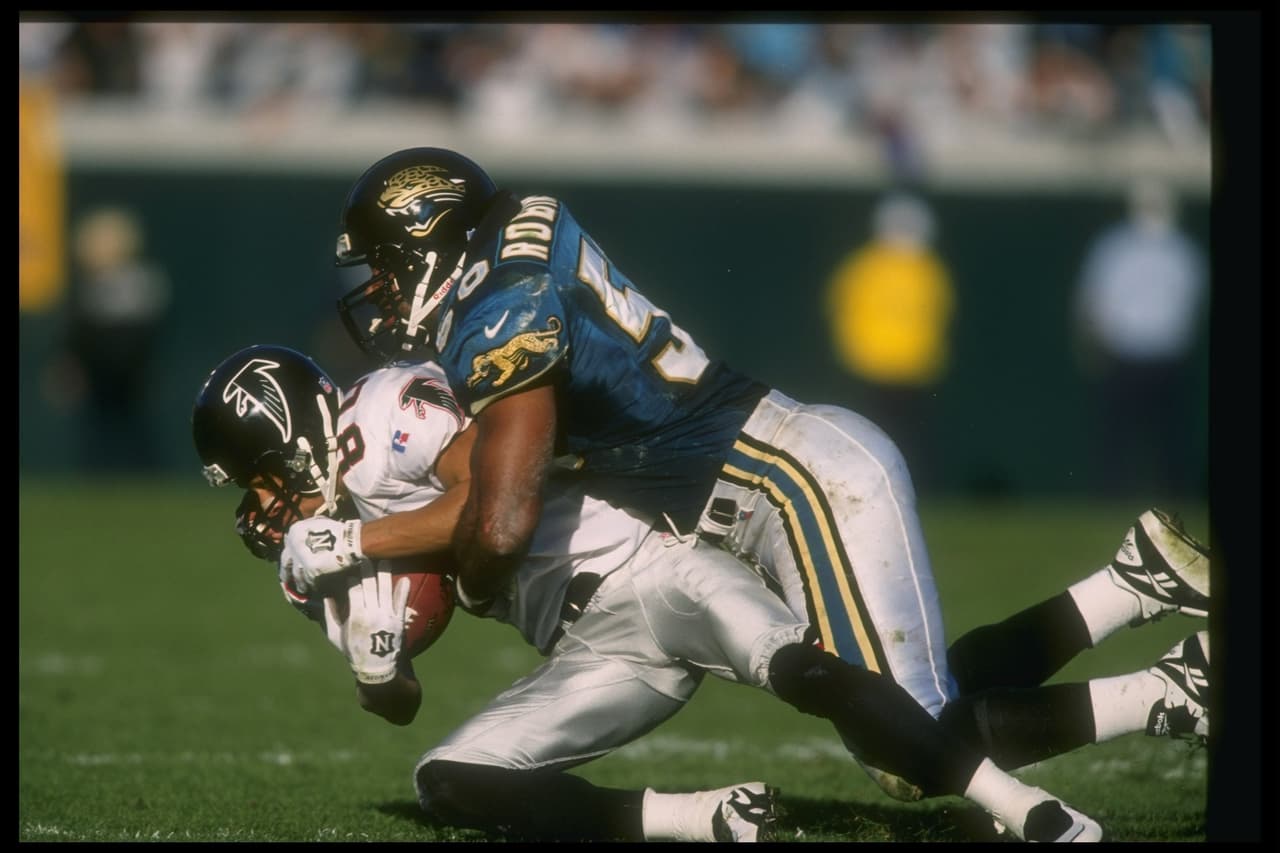 El logotipo principal de los Jaguares ha sufrido escasas modificaciones desde su versión original. Esta imagen de 1996 así puede constatarlo.