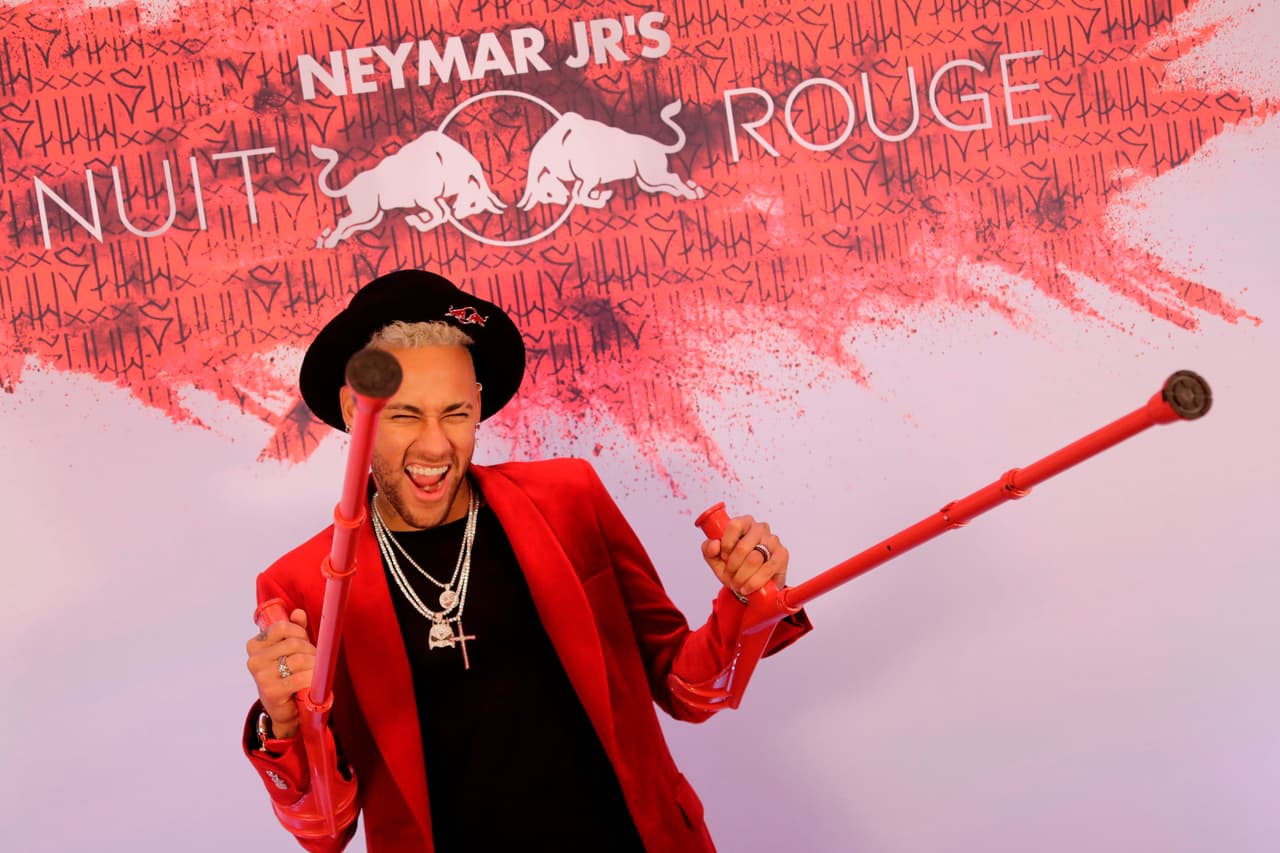 Neymar bromea sobre su perfil falso en Tinder
