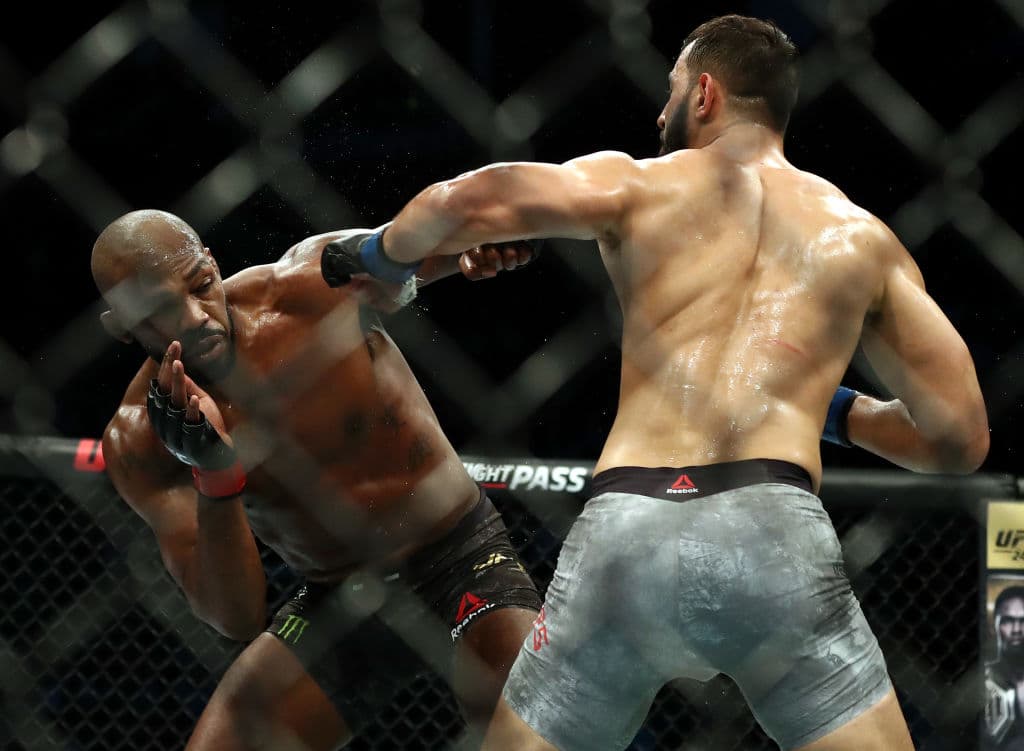 Es un amante de la UFC y trata de ver siempre las funciones, sobre todo cuando pelea el estadounidense Jon Jones, su peleador favorito.