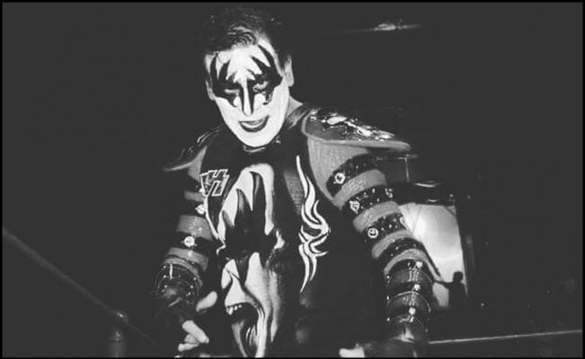 En su cumpleaños 51, El Picudo, miembro de los Perros del Mal murió debido a complicaciones por la diabetes que padecía. También fue el líder de los Vatos Locos.