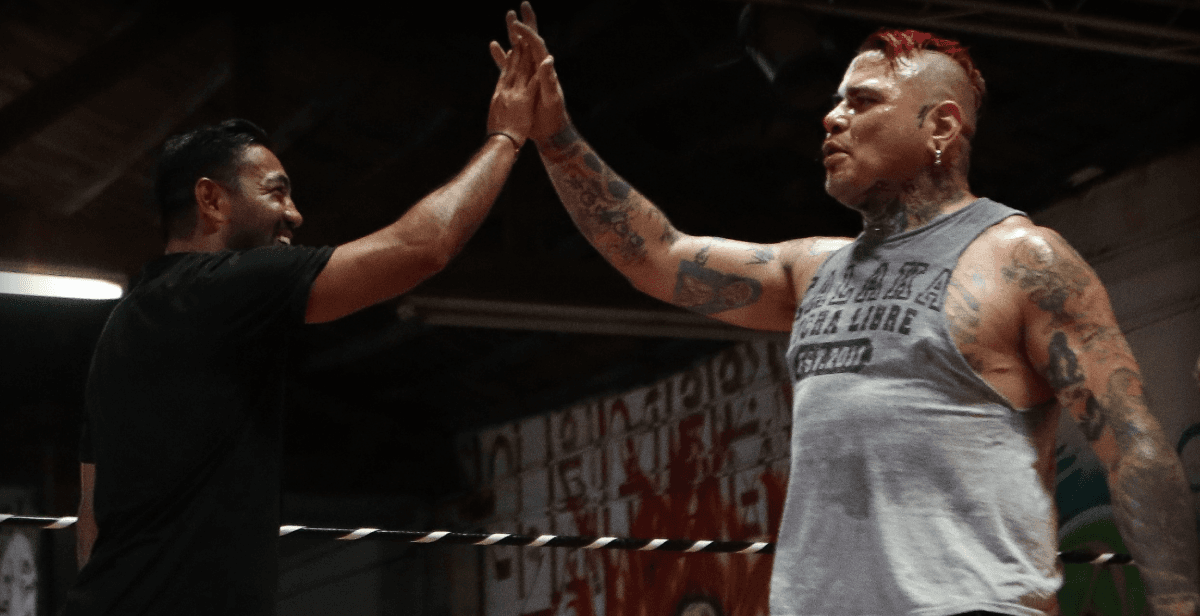 Marco Fabian 'hace la lucha' y se sube al ring con Pagano