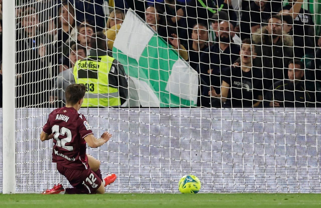 Real Betis golea a la Real Sociedad 4-0 con doblete de Alexandre Moreno Lopera, y goles de Juanmi Jiménez y Nabil Fekir en el Benito Villamarín durante la Jornada 17 y ya son tercer lugar de La Liga.