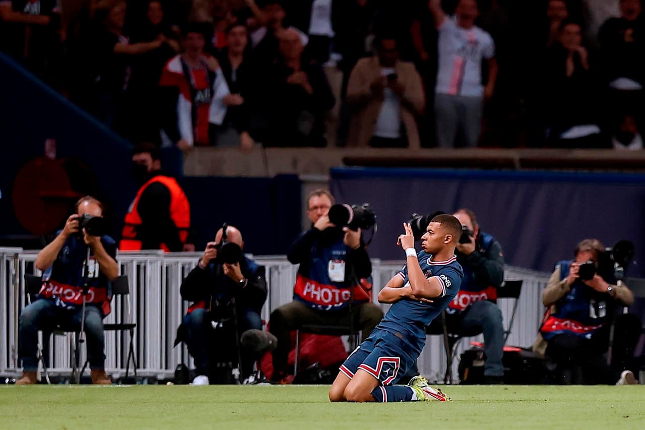 Barcelona se impone sobre el RB Leipzig 3-2 con doblete de Lionel Messi (67', 74') y gol de Kylian Mbappé (9'), mientras que para la escuadra alemana, fueron André Silva (28') y Nordi Mukiele (57') quienes sumaron anotaciones en el Parque de los Príncipes.