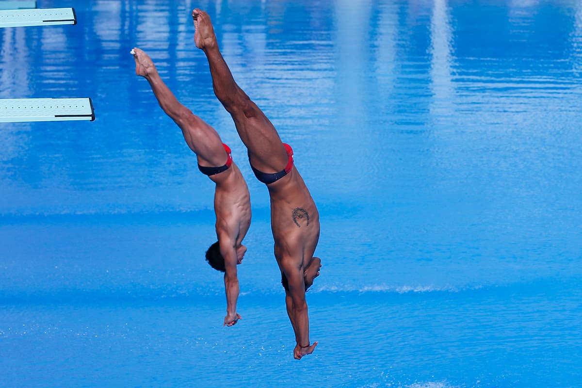La dupla de Rommel Pacheco y Jahir Ocampo se lució al ganar en el trampolín 3 metros para darle otro oro a México, que suma 32 doradas, 29 de plata y 29 de bronce para liderar las justas.