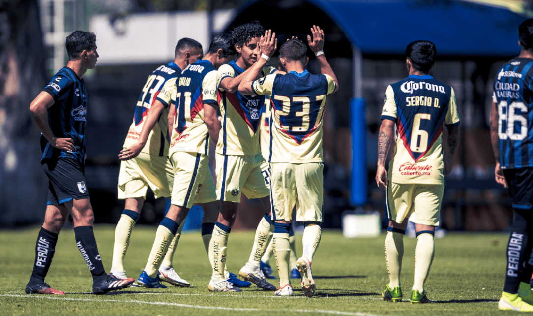 Sergio Díaz hace un gol con el América