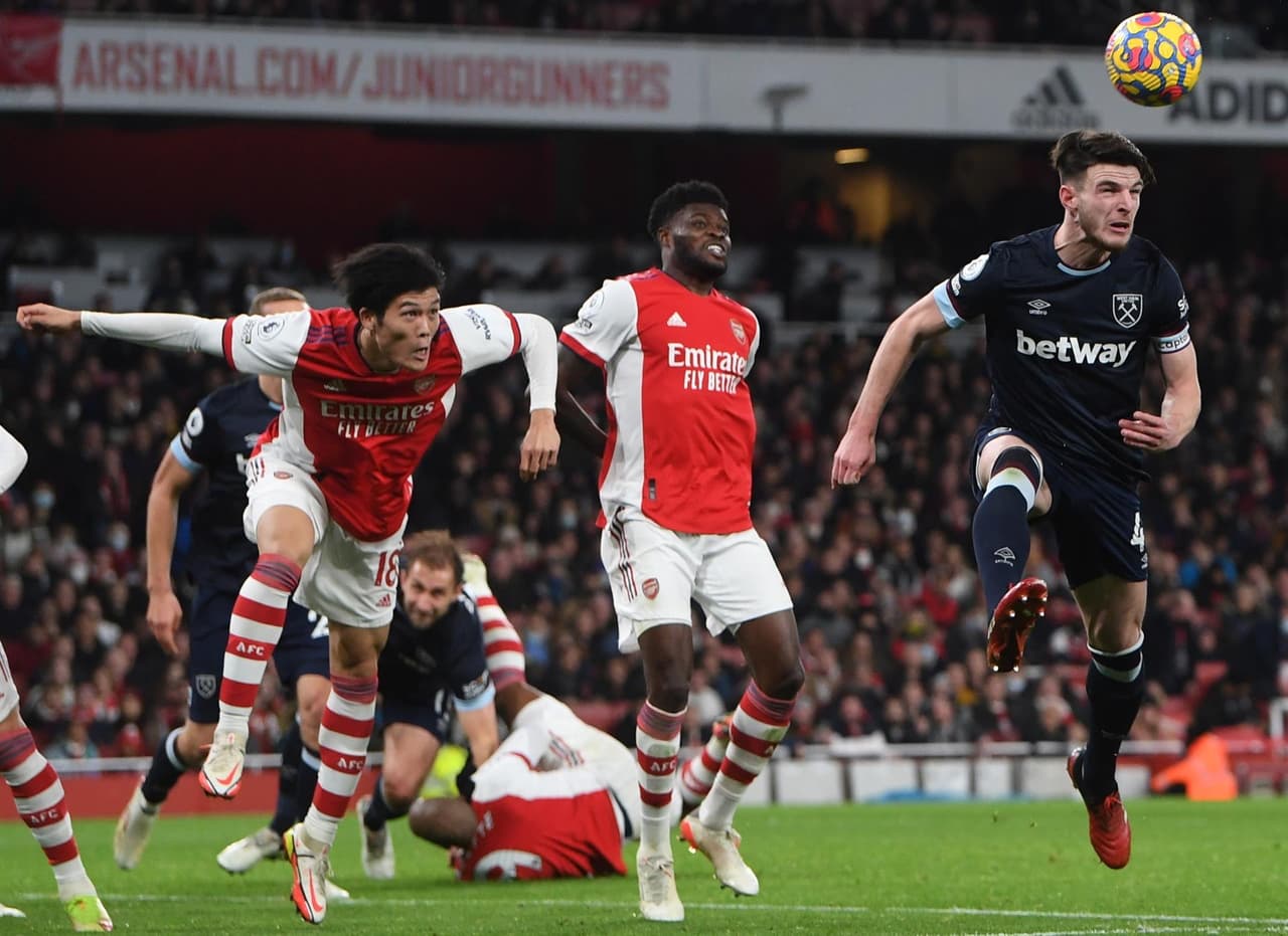 Arsenal derrota 2-0 al West Ham United con anotaciones de Gabriel Martinelli (48') y Emile Smith Rowe (87') en el Emirates Stadium, durante la fecha 17 en la Premier League. Los Hammers se quedaron con 10 hombres tras la expulsióno de Vladimir Coufal al 67'.