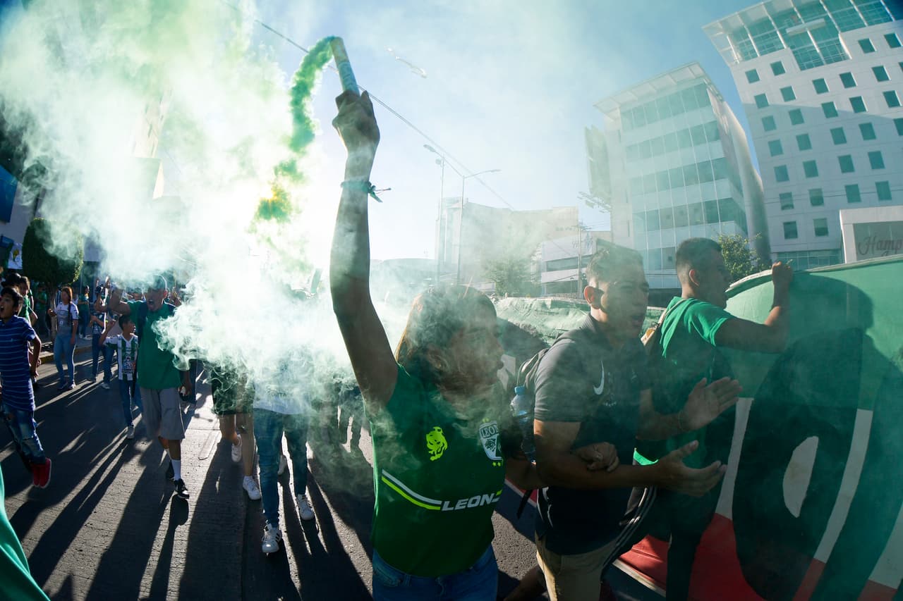Las calles de León, Guanajuato, se llenaron de fanáticos antes del juego contra Xolos por los Cuartos de Final de la Liguilla en el Clausura 2019.