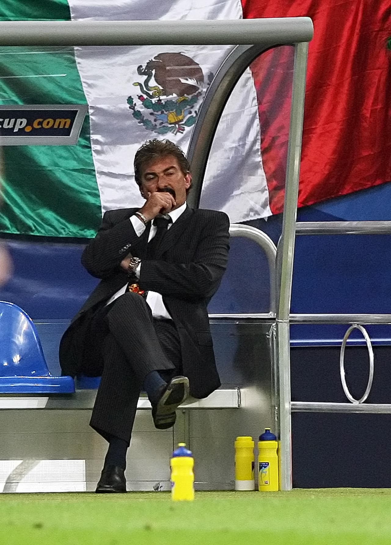 La Volpe y Méxcio fueron eliminados de Alemania 2006 tras caer 2-1 contra Argentina, con gol anotado en tiempo extra por su rival en octavos de final. Eso llevaría a su salida del banquillo del equipo tras 71 partidos con un porcentaje de rendimiento de 61,07 por ciento.