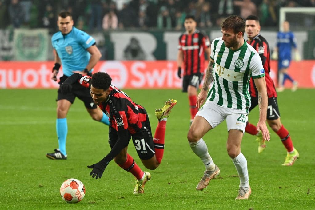 En la ultima fecha de fase de Grupos, Feréncvaros supera al Bayer Leverkusen por la mínima, con anotacion de Aissa Laidouni ya al filo del partido. Aún con este resultado, la escuadra alemana califica como primer lugar de su grupo.